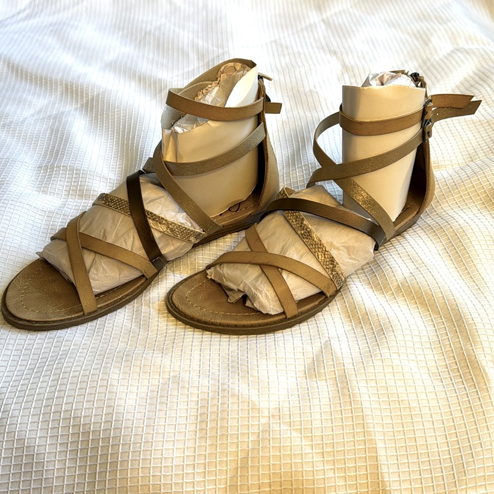 Blowfish gladiator sandals, women’s size 7, gold & bronze & tan & snakesin